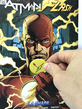 Batman Day 2017 - Un vistazo a Batman/Flash: La chapa - Edición limitada con chapa extraíble